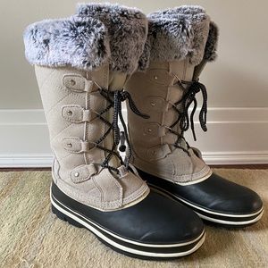 Khombu “Emily” Winter Boots, Women’s size 8, light grey